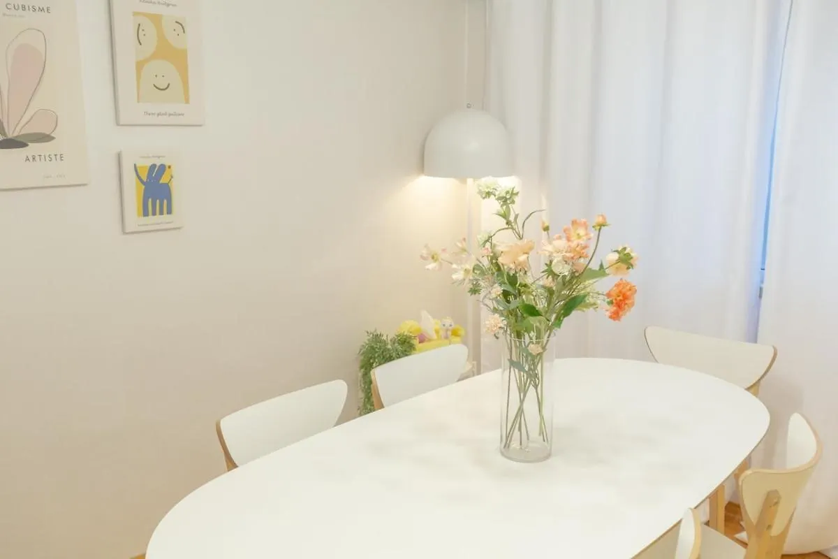 The Full House 10 Minutes Walk From Hongik University Station 5 Single Beds And Free Luggage Storage Seúl Apartamento