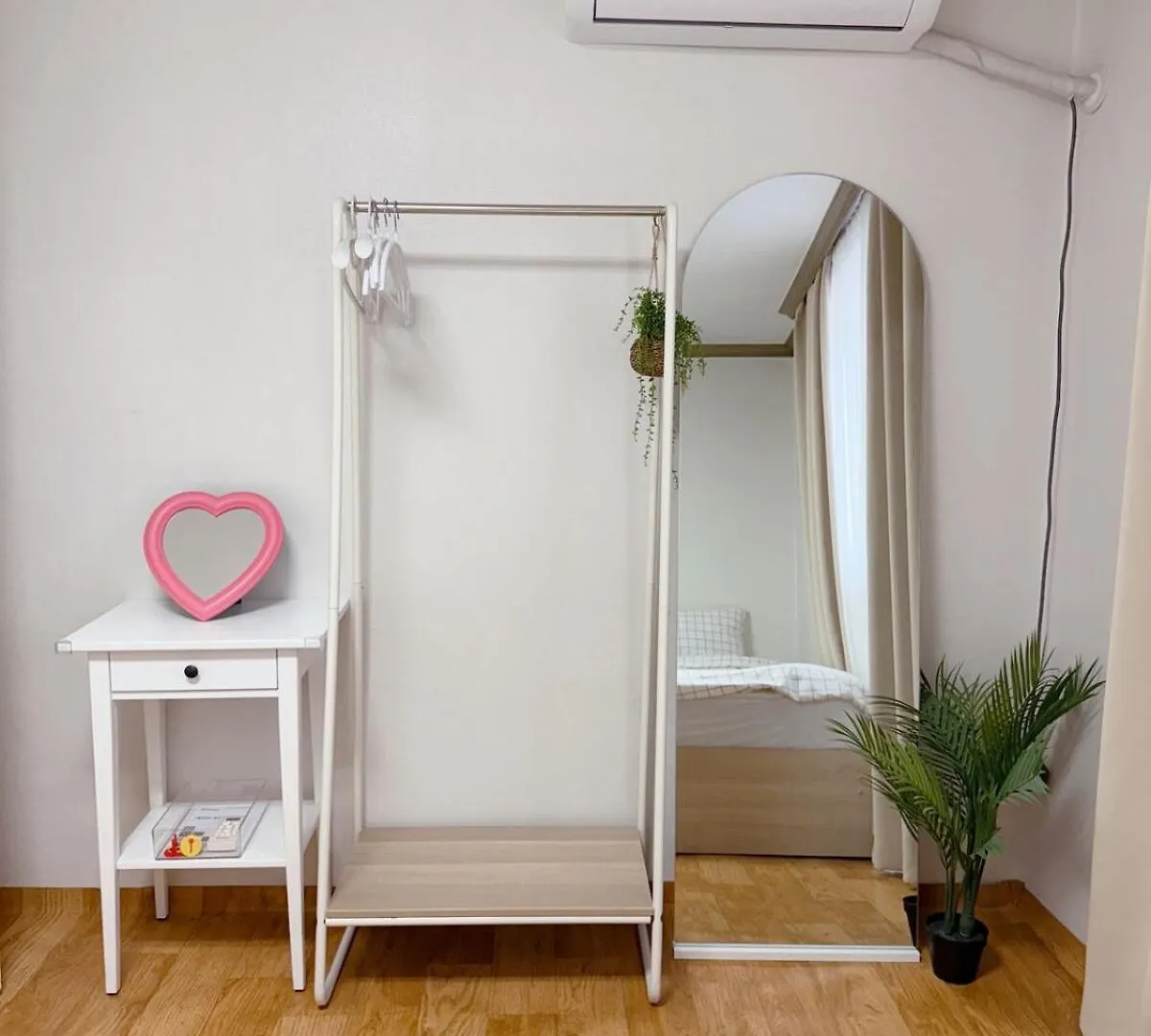 Apartamento The Full House 10 Minutes Walk From Hongik University Station 5 Single Beds And Free Luggage Storage Seúl