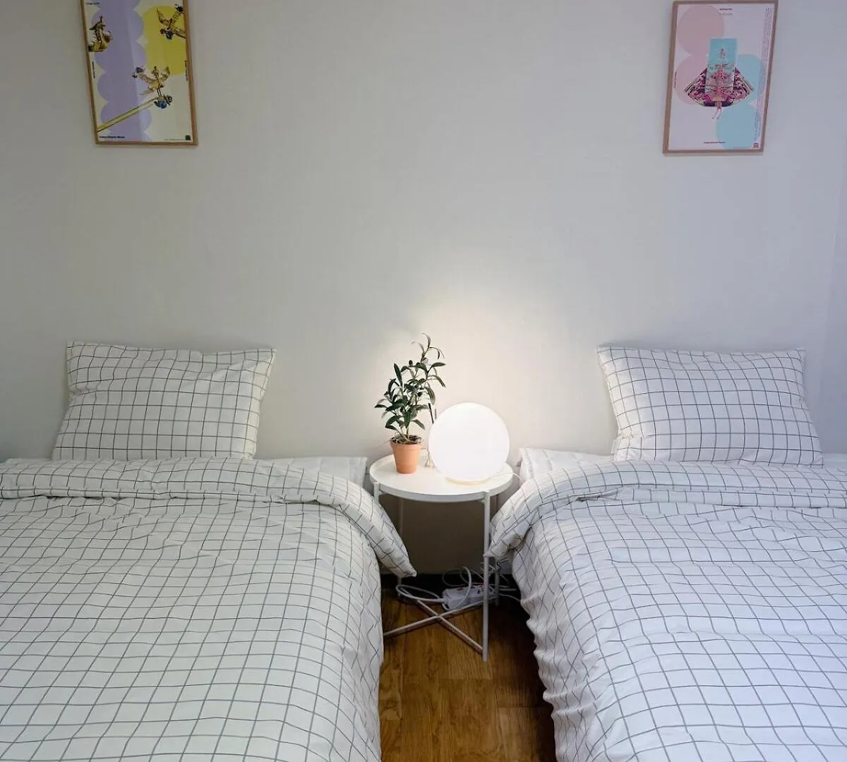 The Full House 10 Minutes Walk From Hongik University Station 5 Single Beds And Free Luggage Storage Seúl Corea del Sur