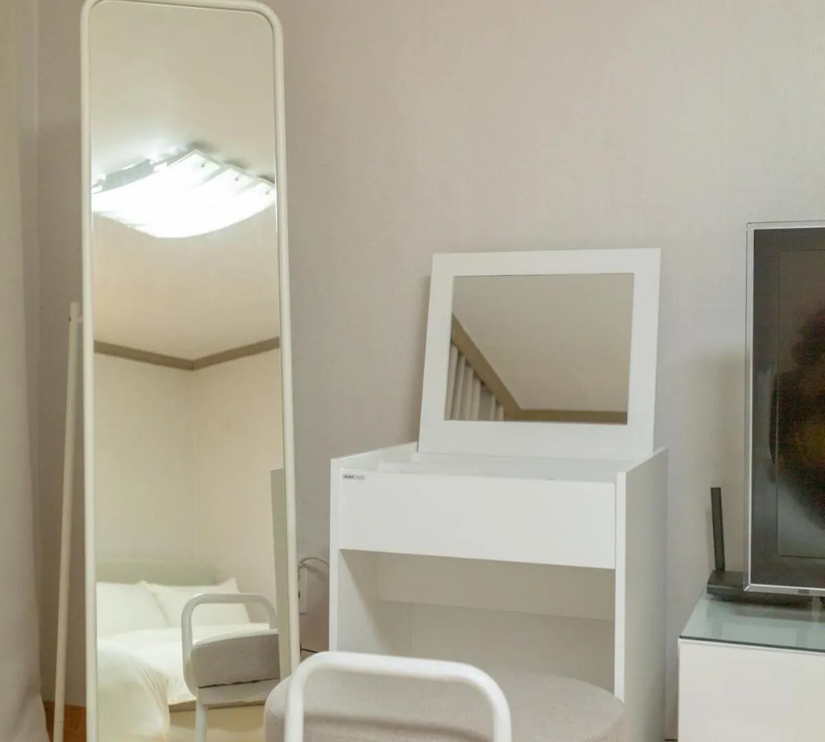 The Full House 10 Minutes Walk From Hongik University Station 5 Single Beds And Free Luggage Storage Seúl 0*,